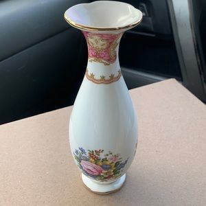 Small Vase in lady Carlyle